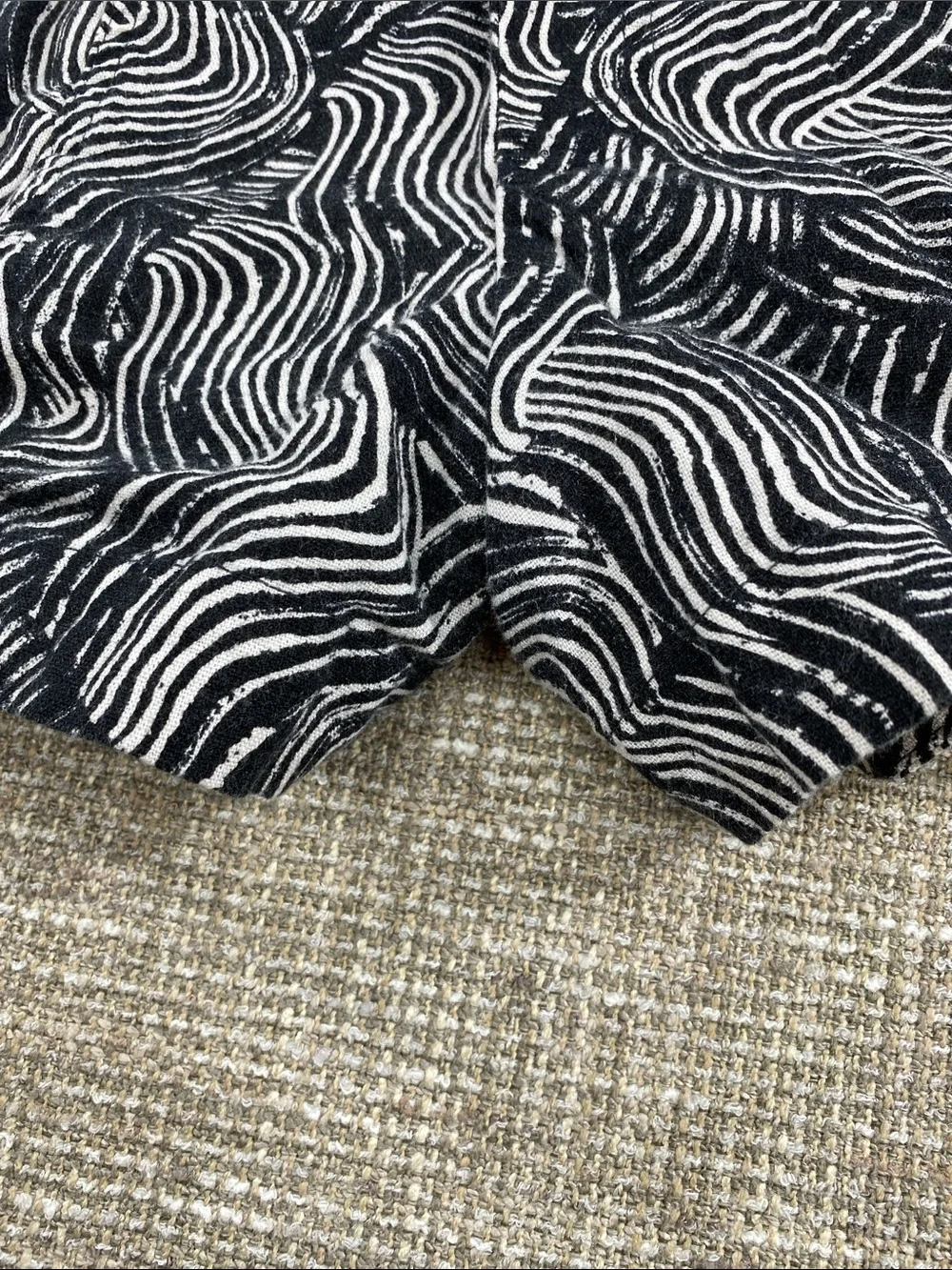 a new day black and White Wave Print Elastic Waist Athletic Shorts - Picture 6 of 13